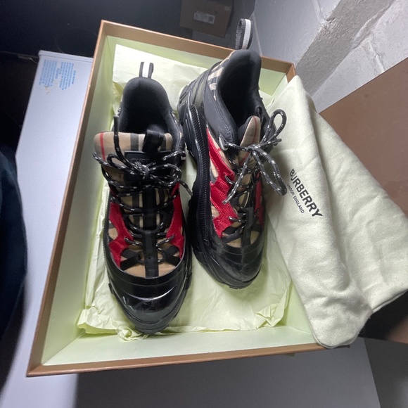 Burberry arthur size 9 in men’s - Picture 1 of 2